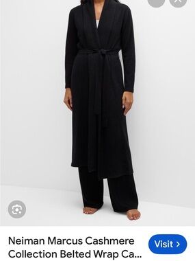 Cashmere black robe from the Neiman Marcus cashmere collection. Size S.
